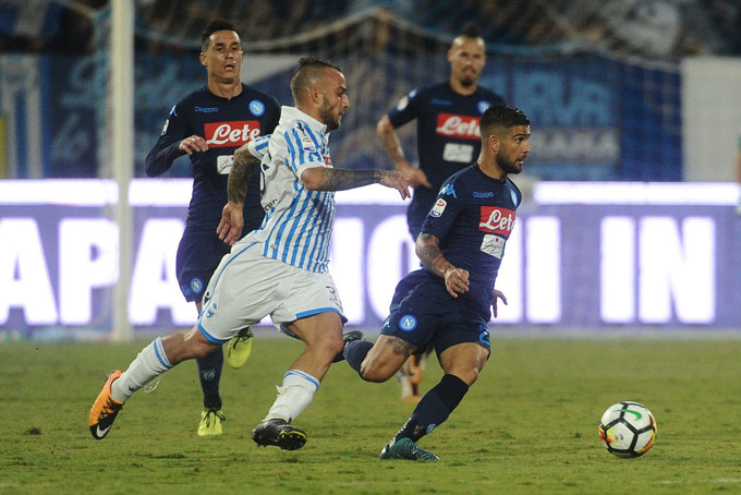 Insigne như một chú sóc bên cánh trái Napoli