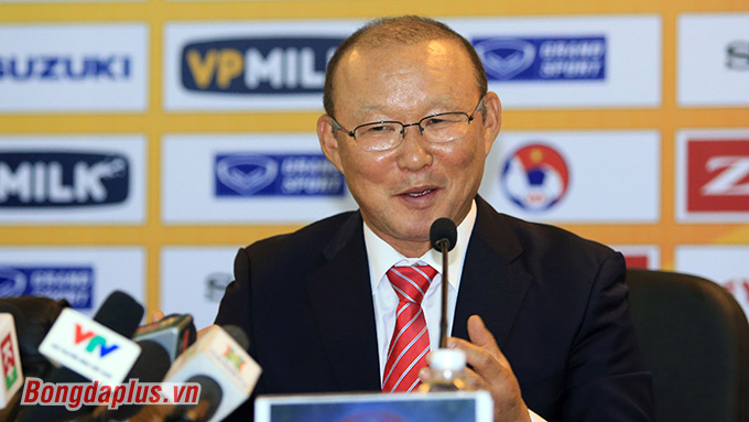 HLV Park Hang-seo họp báo ra mắt: Xem trọng đào tạo trẻ, muốn ĐT Việt Nam chơi bóng ngắn