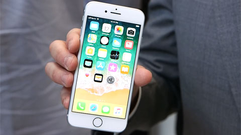 iPhone 8 xuống giá xấp xỉ 17 triệu đồng