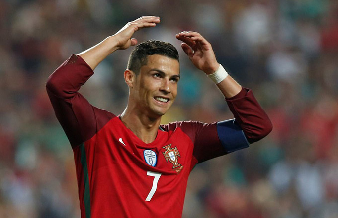 Ronaldo và Bồ Đào Nha không khó khăn để đứng đầu bảng