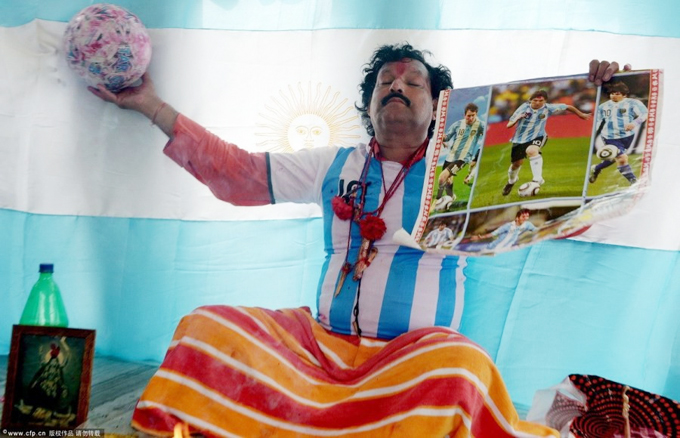 p Một pháp sư Ấn Độ từng lập đàn cầu cho Messi và Argentina vô địch World Cup 2014 nhưng bất thành
