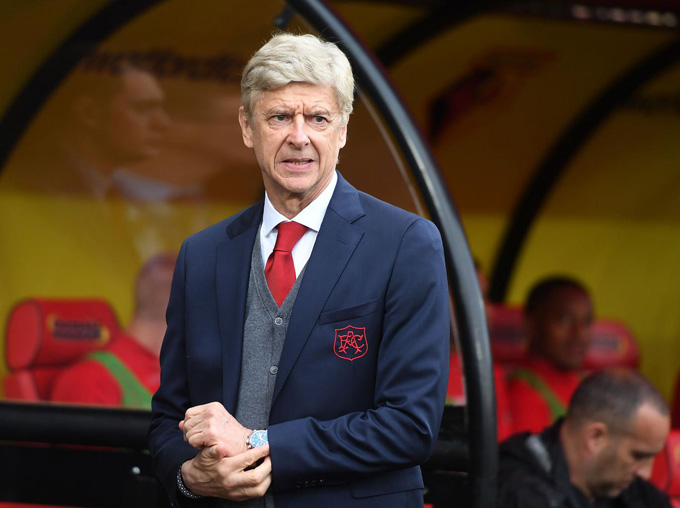 HLV Wenger đầu hàng trong cuộc đua vô địch