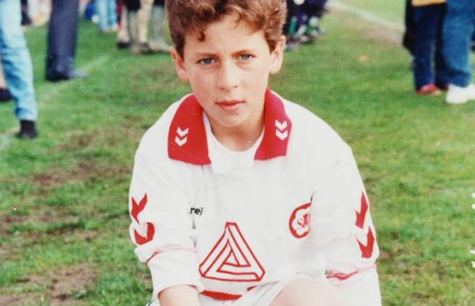 Nhờ được nuôi dưỡng tình yêu bóng đá trong một gia đình giàu truyền thống, cậu bé  Eden Hazard đã trở thành siêu sao Eden Hazard ngày nay