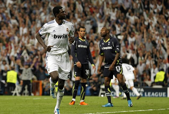 Adebayor tỏa sáng rực rỡ với cú đúp bàn thắng giúp Real đánh bại Tottenham 4-0