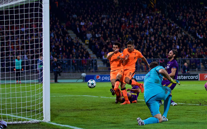 Salah nâng tỉ số lên 4-0 cho Liverpool ngay trước giờ nghỉ giữa hiệp