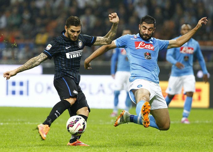 Inter (trái) sẽ tận dụng sự mệt mỏi của Napoli để giành điểm rời San Paolo