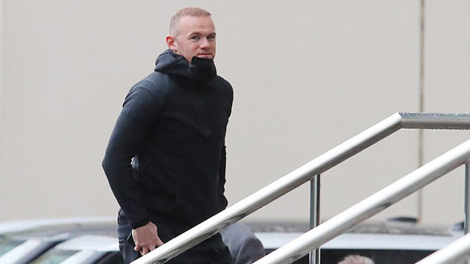 Rooney bất ngờ trở lại khách sạn nơi M.U đóng quân