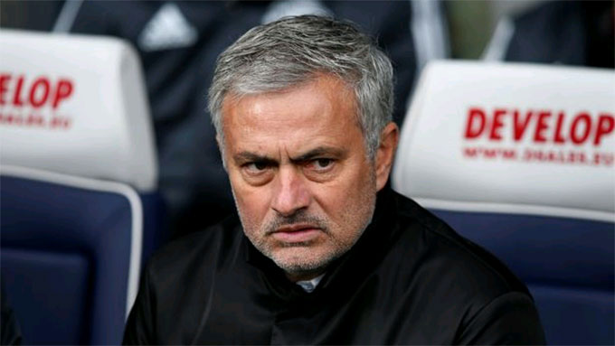 Mourinho nổi trận lôi đình với các học trò trong phòng thay đồ M.U