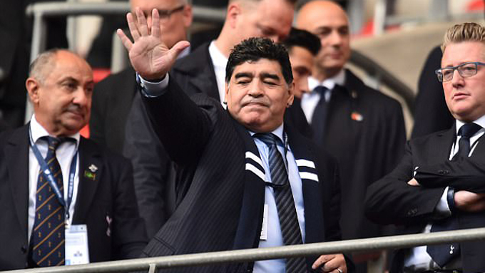 Maradona "truyền lửa" giúp Tottenham đánh bại Liverpool