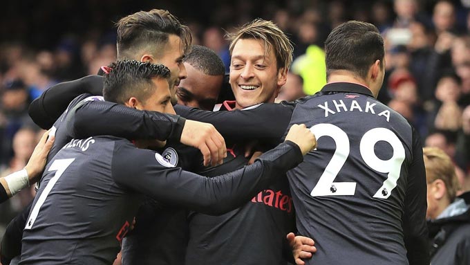 Tam tấu Lacazette, Oezil & Sanchez tỏa sáng: Tín hiệu vui cho Arsenal