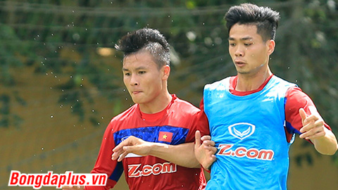HLV Park Hang-seo xem giò Công Phượng, Quang Hải ở V.League