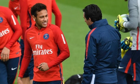 Neymar khó chịu với các buổi mổ băng của HLV Emery