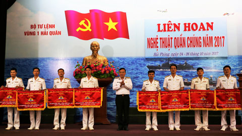 Lữ đoàn 147 tham gia Liên hoan văn nghệ quần chúng vùng 1 Hải quân
