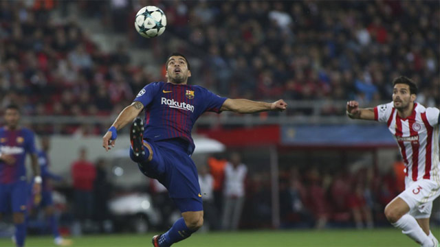 Sự sa sút của Suarez khiến Messi rơi vào tình cảnh hiu quạnh trên hàng công