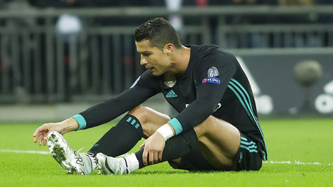 Ronaldo chỉ trích BLĐ Real, phủ nhận ký hợp đồng mới