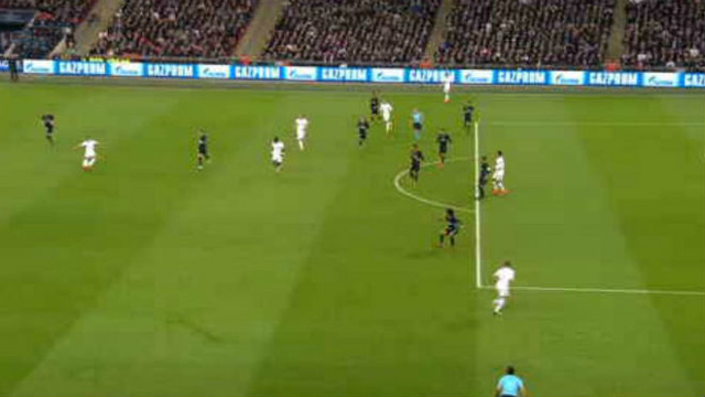 Khoảnh khắc 2 cầu thủ Tottenham rơi vào thế việt vị trước khi ghi bàn mở tỉ số
