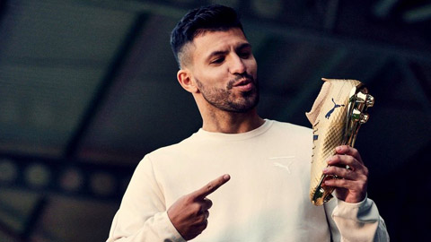 Aguero đi giày vàng đặc biệt ở đại chiến với Arsenal