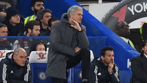 Mourinho tin M.U thua Chelsea là kết quả không công bằng