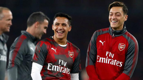 Huyền thoại Arsenal phẫn nộ thói làm cao của Sanchez & Oezil