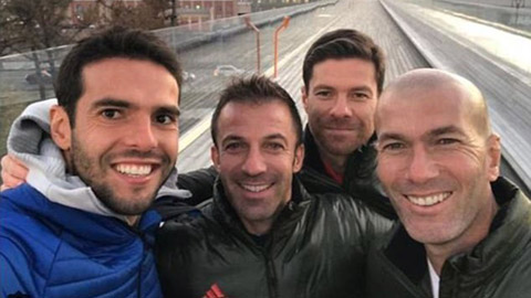 Kaka, Alonso, Zidane và Del Piero selfie ở Moscow