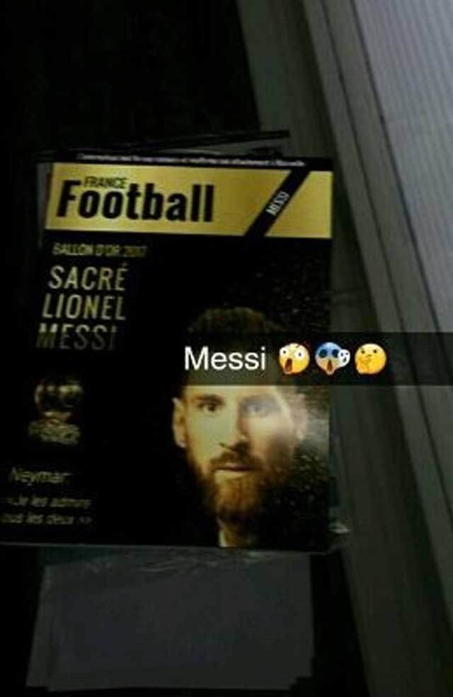 Trang bìa của France Football đã in sẵn hình Messi đoạt Quả bóng Vàng 2017