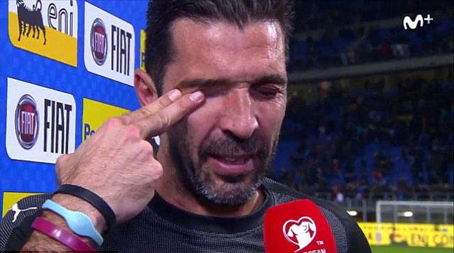 Buffon khóc khi trả lời phỏng vấn