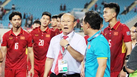HLV Park Hang-seo cảm ơn các học trò sau trận đấu với ĐT Afghanistan