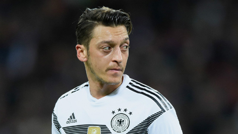 Oezil bị fan gạch tên khỏi đội hình tối ưu cho tuyển Đức tại World Cup 2018