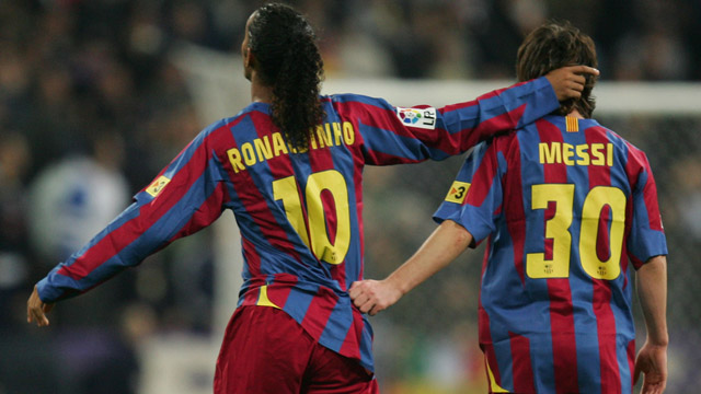 Chỉ ít lâu sau, Messi đã là đồng đội của Ronaldinho