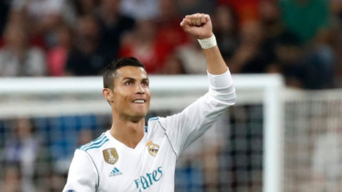 Lập cú đúp, Ronaldo vượt thành tích ghi bàn của Messi
