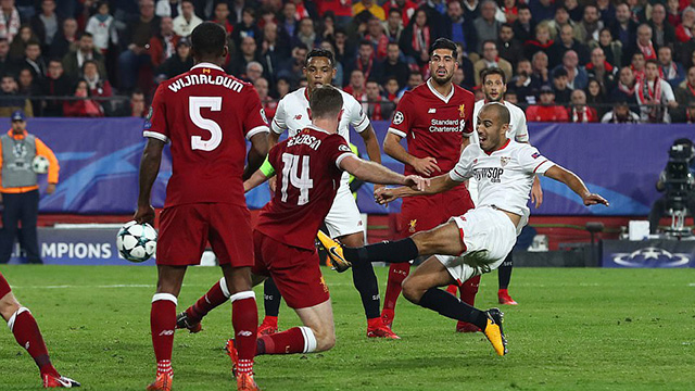 Pizarro gỡ hòa 3-3 kịch tính cho Sevilla