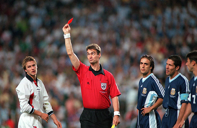 Chiếc thẻ đỏ oan nghiệt của Beckham khiến ĐT Anh bị ĐT Argentina loại