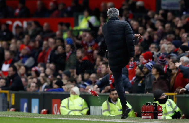 Mourinho quá nhiều lần bị phạt vì hành động trên sân