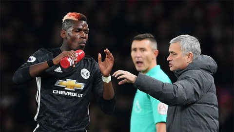 HLV Mourinho nói kháy Arsenal sau vụ Pogba nhận thẻ đỏ