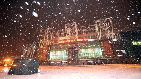 Derby Manchester kêu trời vì tuyết rơi dày đặc