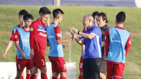 HLV Park Hang-seo kéo U23 Việt Nam trở lại mặt đất