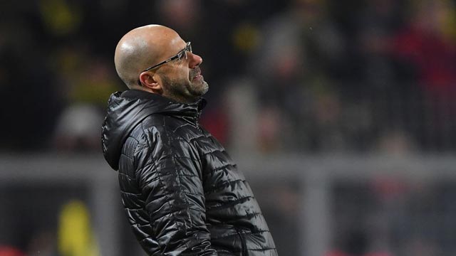 Peter Bosz ra đi để lại một đống đổ nát Dortmund