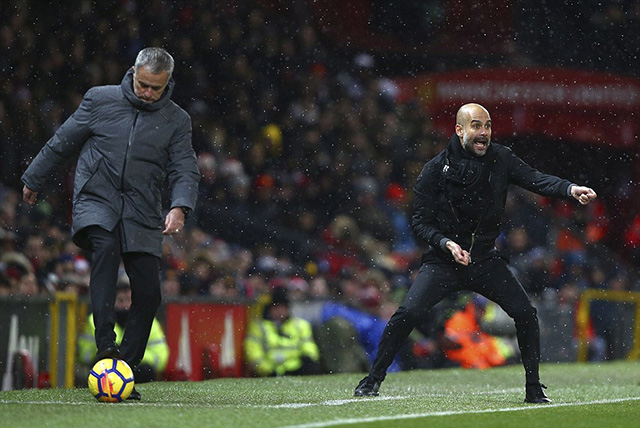 Pep không ngừng vận động dù đã vượt qua Mourinho