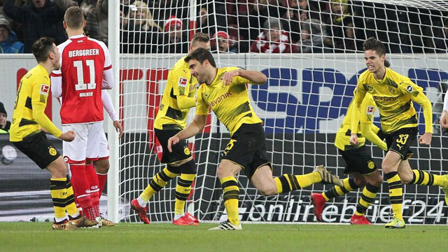 Sokratis mở tỷ số cho Dortmund