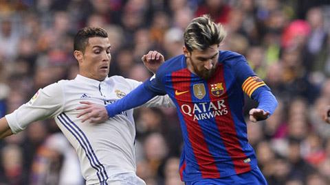 Ronaldo giành bóng vàng vẫn không thể sánh ngang Messi trong năm 2017