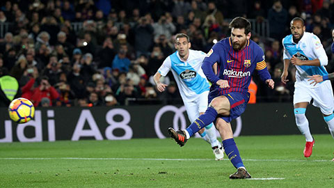 Đá hỏng penalty, Messi lỡ cơ hội dẫn đầu danh sách vua dội bom năm 2017