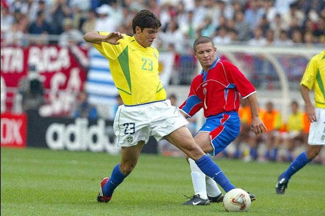 Nhờ vậy, Kaka được Felipe Scolari triệu tập vào ĐT Brazil và là 1 trong 23 thành viên Selecao vô địch World Cup 2002