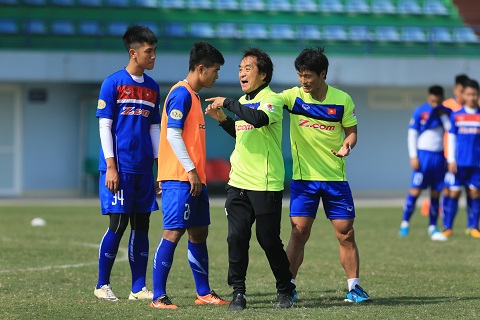 Trợ lý ngôn ngữ Han Young Kuk cũng sẽ chia tay U23 Việt Nam để nhường chỗ cho ông trợ lý Lê Huy Khoa - Ảnh: Đức Cường 