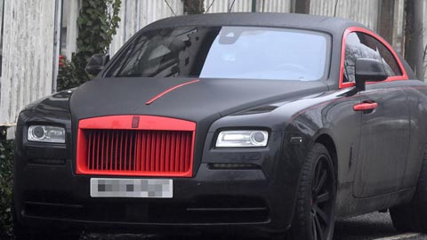 Hậu trường sân cỏ 20/12: Lukaku 'mặc áo mới' cho siêu xe Rolls Royce