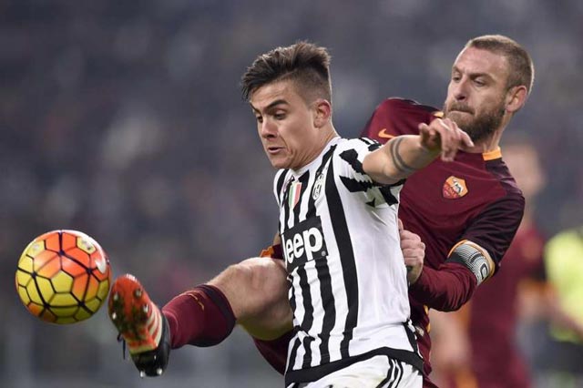 Roma (áo sẫm) đã toàn thua cả 7 lần hành quân đến sân mới của Juventus 