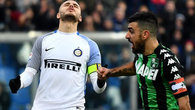 Icardi thất vọng sau cú đá penalty hỏng ăn khiến Inter thua trận trên sân của Sassuolo