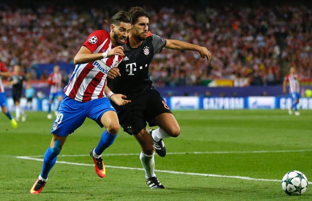 Carrasco (trái) nhiều khả năng sẽ là đồng đội của Martinez tại Bayern 