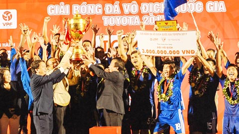 Bóng đá Việt Nam năm 2017: Những cái kết không ngờ
