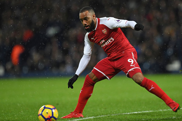 Lacazette cũng tỏ ra vô duyên ở trận này