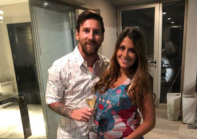 ... Messi đón năm mới bên vợ đang mang bầu
